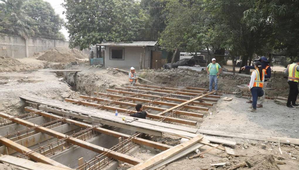 Los trabajos siguen y no se detienen, beneficia a todas las colonias cercanas para las inundaciones.