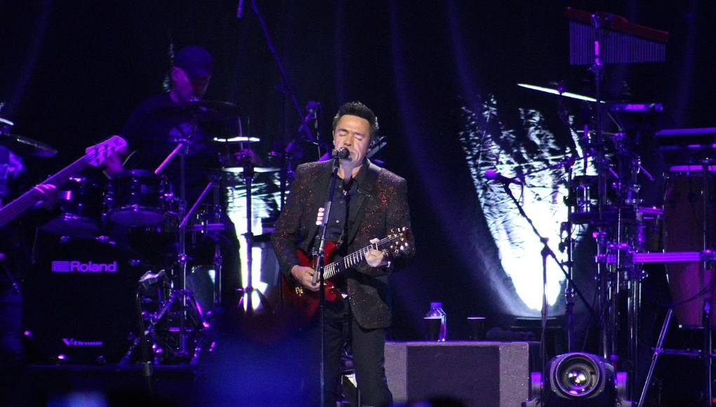 3. “Te hice mal” - Del álbum “En la madrugada se fue”, lanzado en febrero de 2000 con una importante compañía disquera. En el mismo disco se contienen otros temas como “Sufriendo penas”, “Me extrañarás”, entre otros. Además, el video oficial supera los 77 millones de reproducciones.