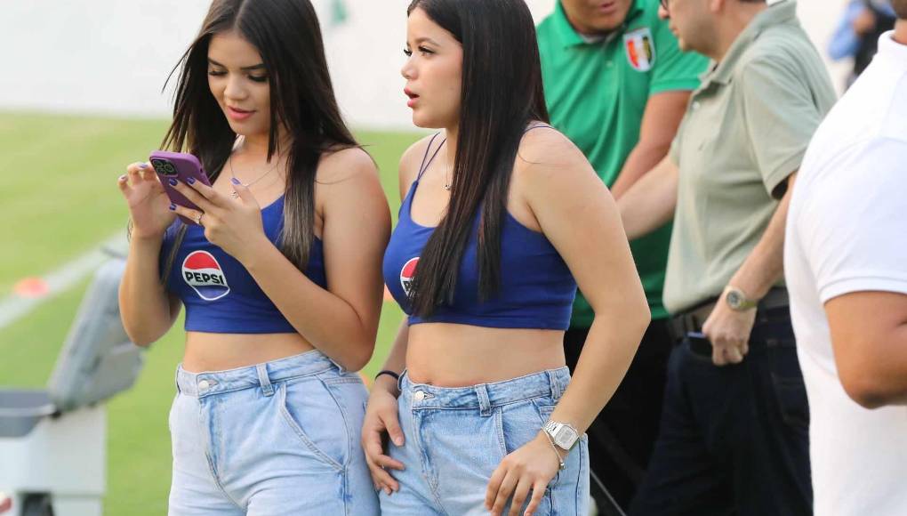 Dos hermosas chicas que cautivaron en el estadio Carlos Miranda de Comayagua. 