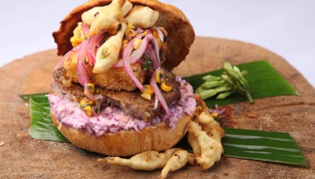 Sándwich de costilla y loroco tempura