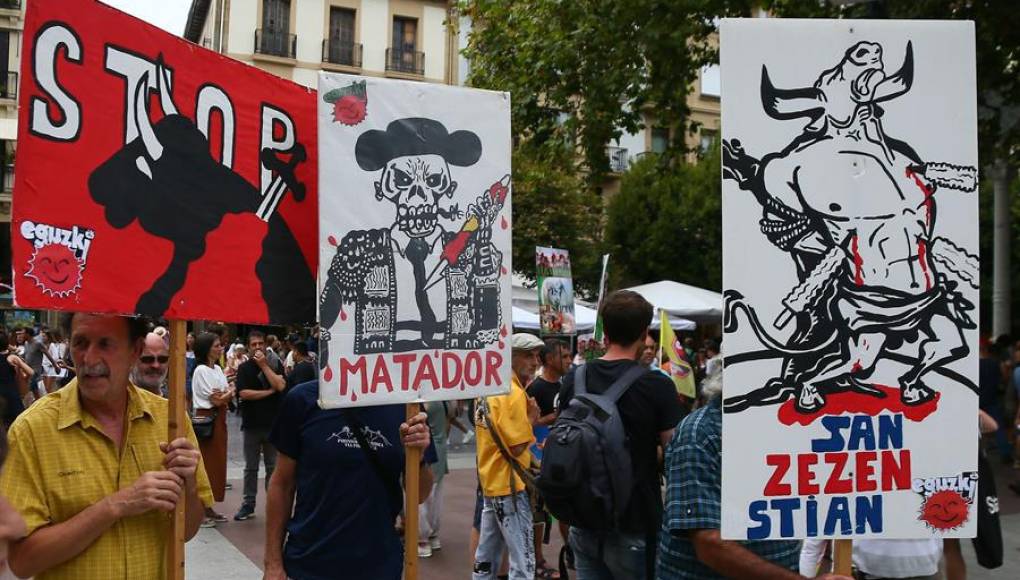 Cientos de personas protestan en San Sebastián contra las corridas de toros