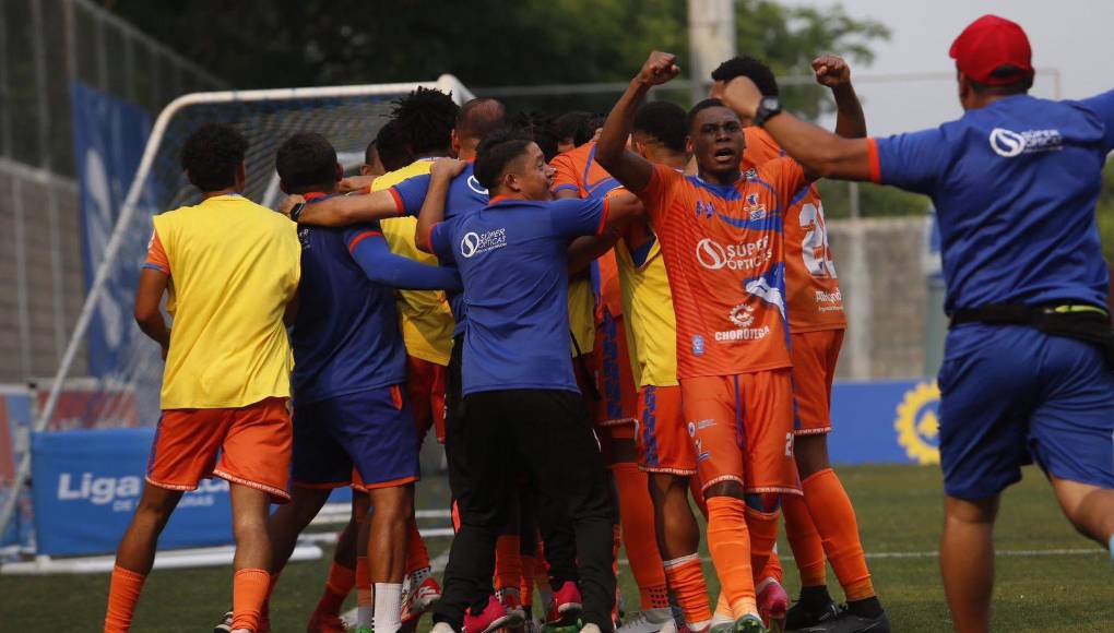 Los Lobos de la UPNFM recibieron al conjunto cocotero en el Estadio Emilio Williams y pegan primero ante la desventaja por la mínima en La Ceiba.