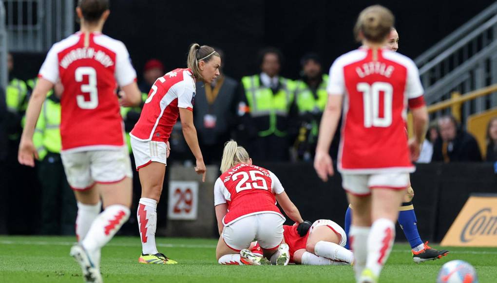 Pero más allá del resultado, la imagen del partido fue la de Frida Maanum tirada en el césped.