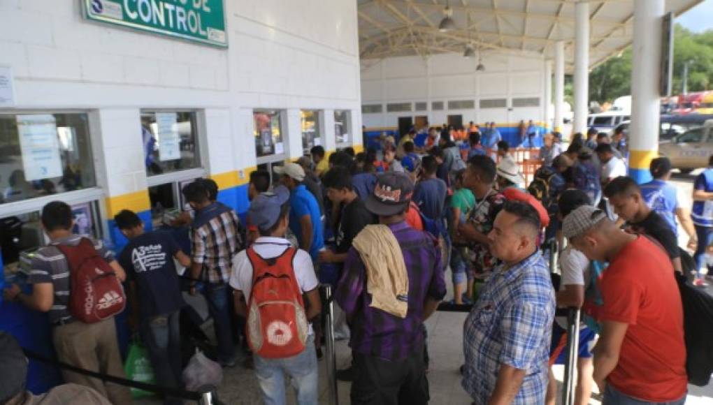 Más de 3,400 migrantes de la caravana retornaron a Honduras
