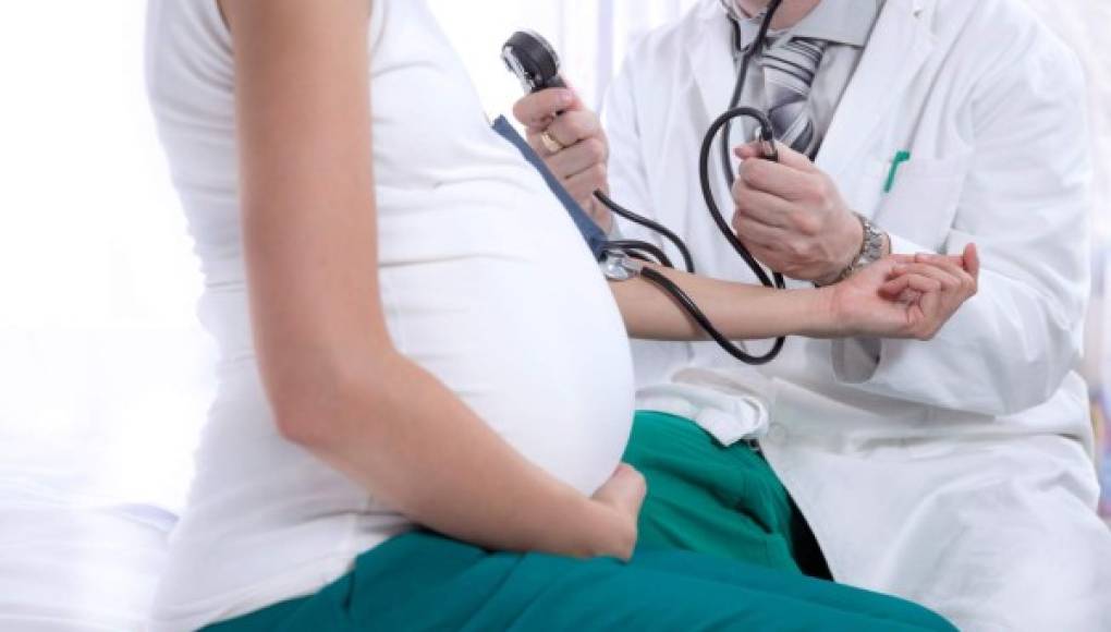 Un médico de familia puede asistir de forma segura en muchos partos