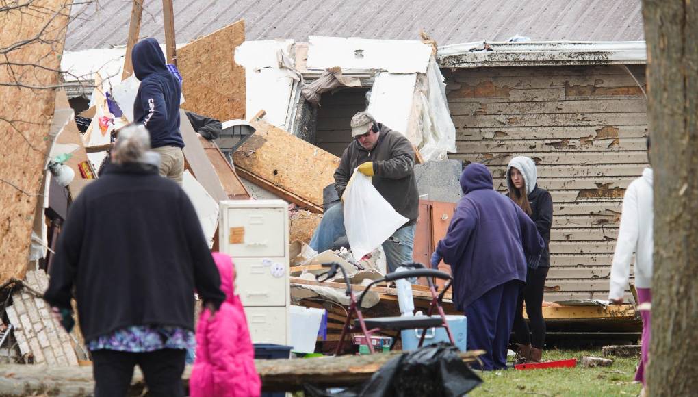 Sin embargo, la Policía de Indiana señaló en una conferencia de prensa en la madrugada del viernes que “no estaba al tanto” de ningún deceso.