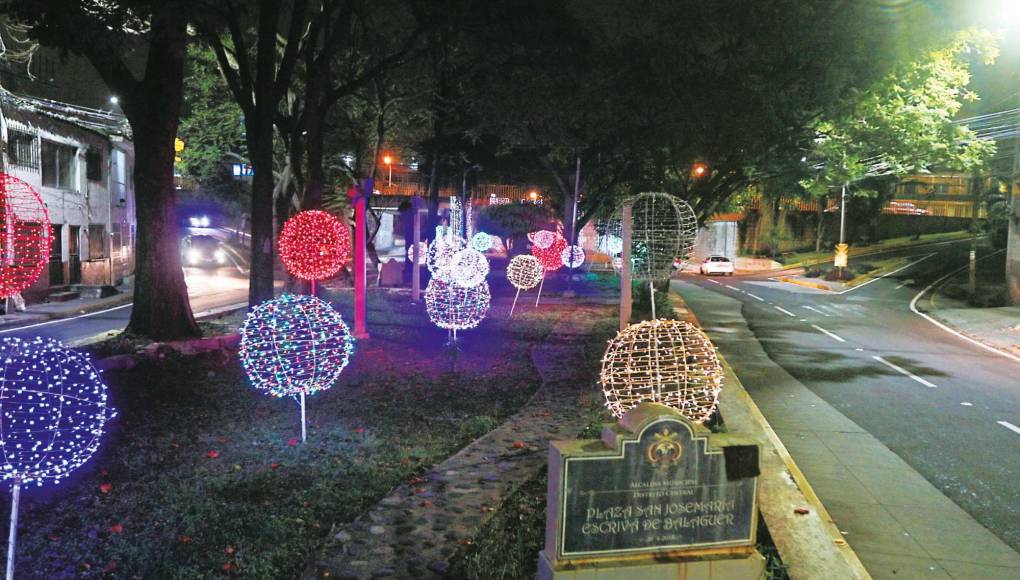 El color y la alegría de la Navidad se apropian de las calles de Tegucigalpa