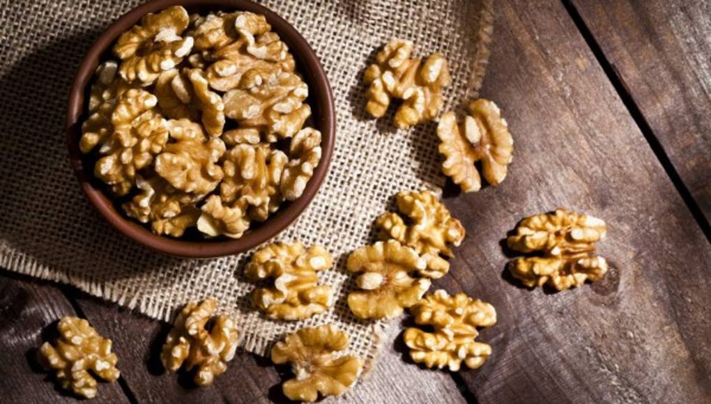 Estudiantes mexicanos crean tratamiento para combatir alopecia a base de nuez