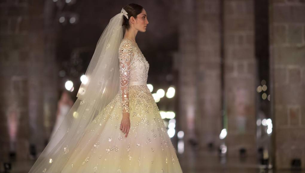 Elie Saab celebra su incursión en la moda nupcial