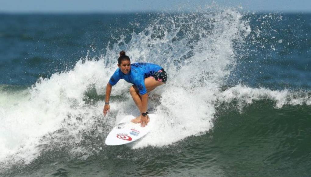 Surfista salvadoreña muere al ser alcanzada por un rayo