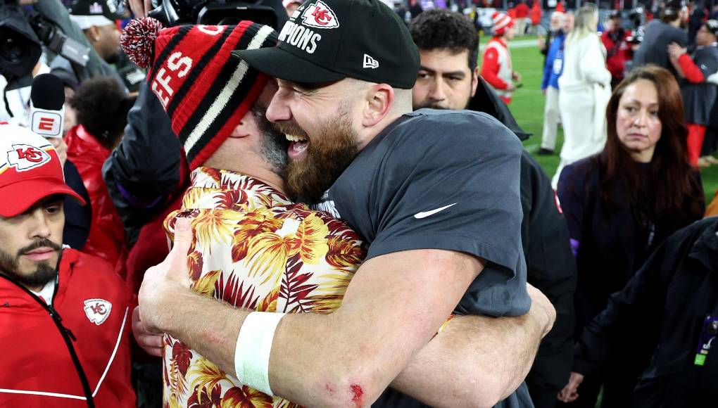 El Super Bowl podría ofrecer un nuevo episodio de este mediático romance en el caso de que Taylor Swift, que el domingo recibió su cuarto Grammy al mejor álbum del año, vuele a tiempo a Las Vegas tras el concierto que debe ofrecer el sábado en Japón.