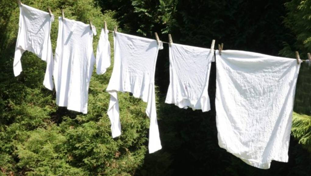 La ropa blanca se debe lavar a mano