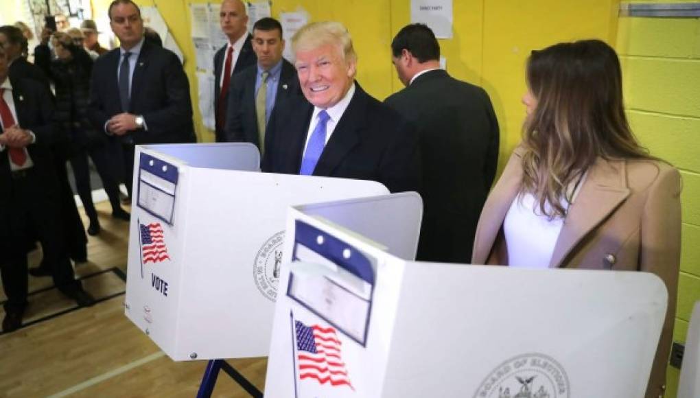 Donald Trump llega a votar entre aplausos y abucheos