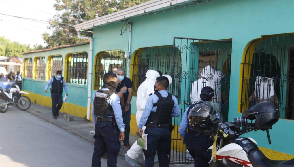 “La madre presentaba problemas mentales, ya que el día martes andaba diciendo que se quería suicidar, y desde ese día no la volvieron a ver”, dijo Ronald Posadas, portavoz de la Policía Nacional.
