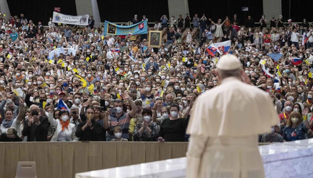 Papa Francisco revela que está dispuesto a reunirse con Putin en Rusia
