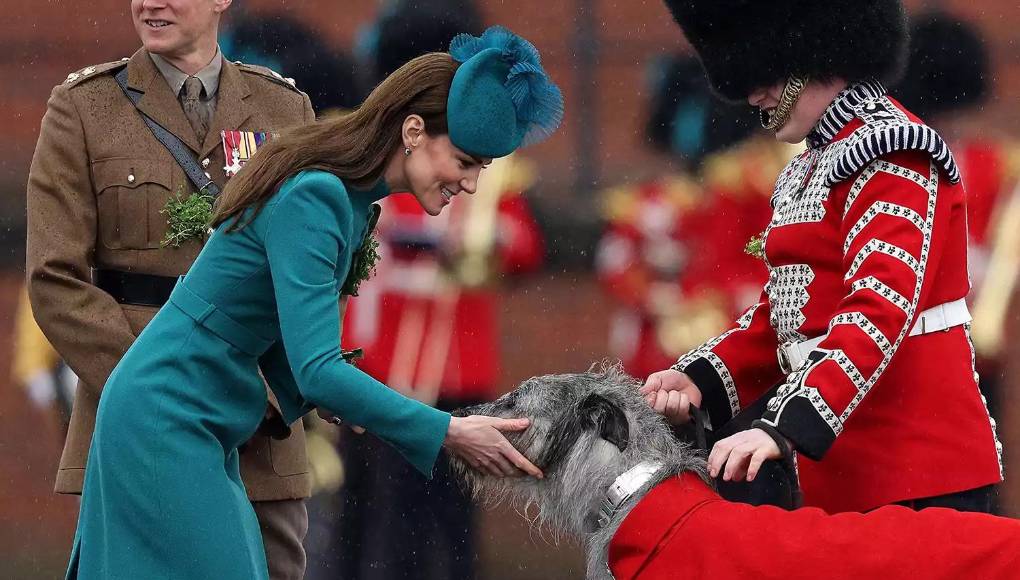 Hasta la publicación de estas fotos, la princesa había desaparecido de la escena pública, lo que generó muchas especulaciones sobre su estado y su enfermedad en los tabloides británicos y en las redes sociales. 