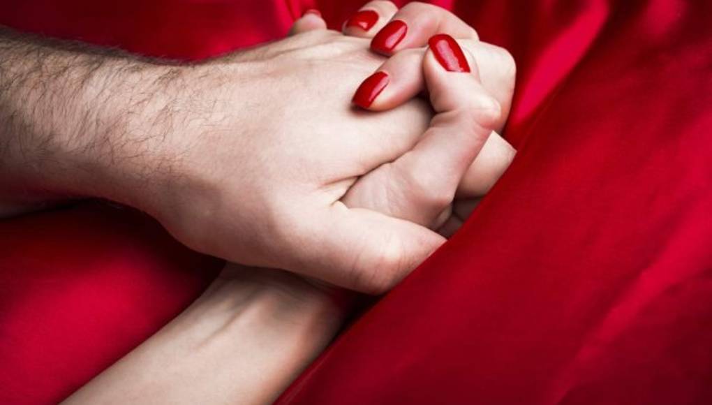 6 beneficios de dormir desnuda