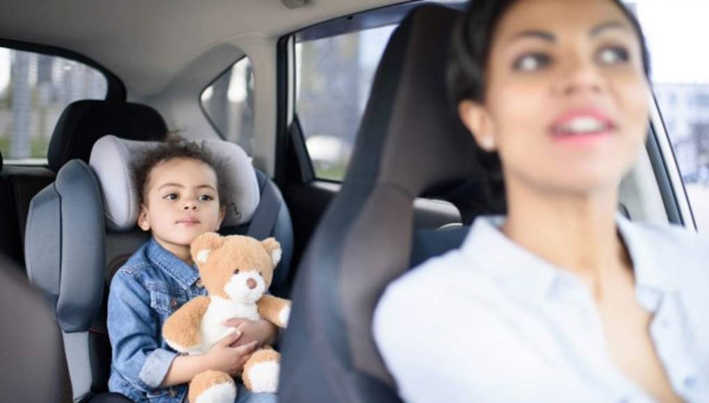 Los pediatras cambian las directrices sobre los asientos para coche de los niños