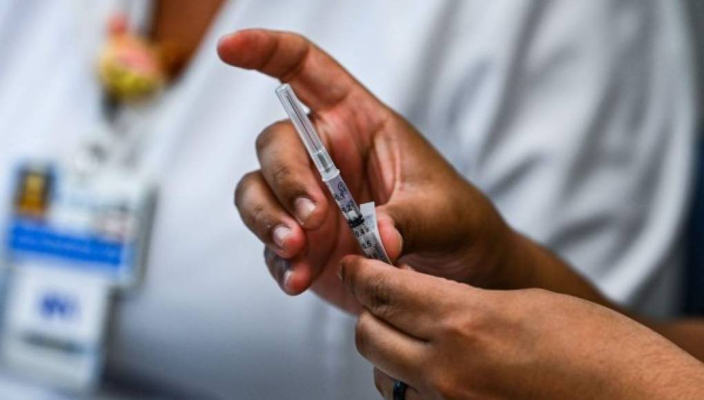Pfizer detecta vacunas falsas contra covid 19 en México