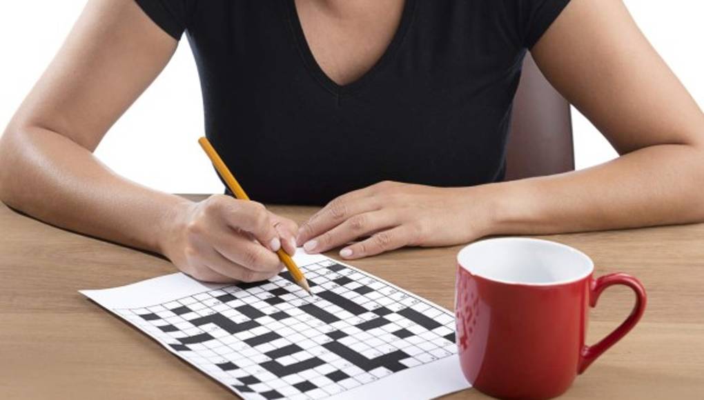 ¿Hacer un crucigrama al día protege de la demencia?