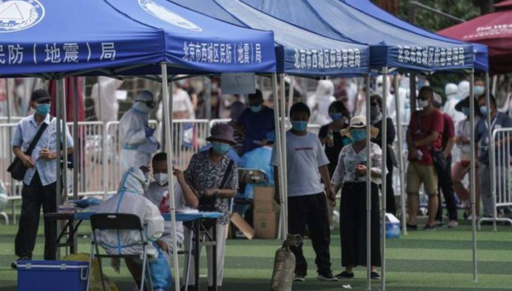China advierte que situación en Pekín por coronavirus es 'extremadamente grave'