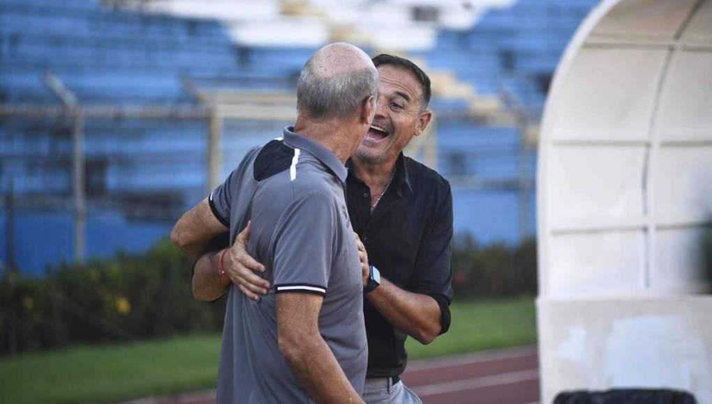 El buen rollo entre Hernán ‘La Tota‘ Medina y Miguel Falero antes del inicio del clásico sampedrano.