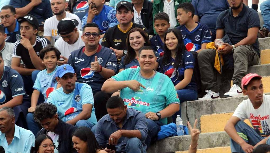 Un hincha del Victoria estuvo entre tantos aficionados del Motagua en el estadio Marcelo Tinoco de Danlí.