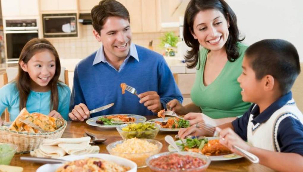 Los beneficios de comer en familia