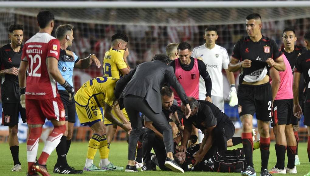 Los jugadores de Estudiantes de La Plata se mostraron muy preocupados por la salud de su compañero Javier Altamirano.