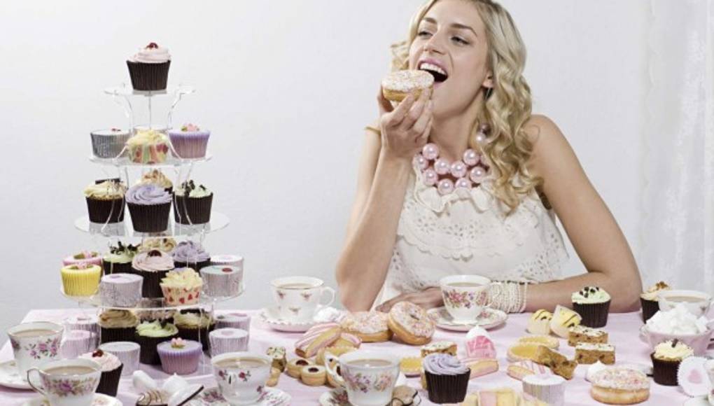 La dieta rica en azúcar y grasa se vincula con un tejido más denso en los senos