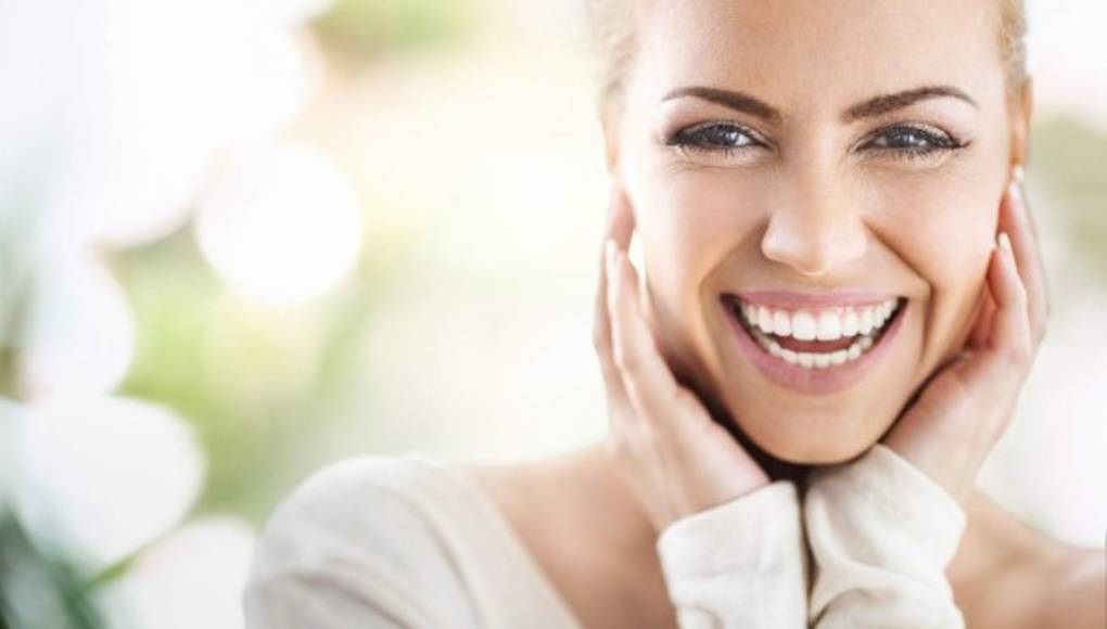 Las carillas dentales corrigen problemas de los dientes