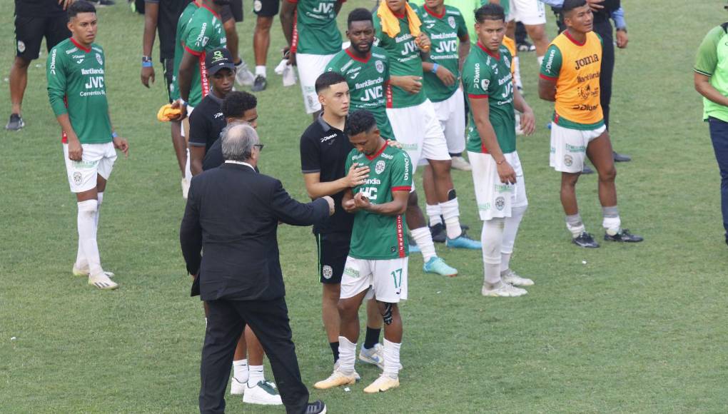 Alexy Vega, anotador de uno de los goles, también se mostró triste tras dejar escapar el título. 