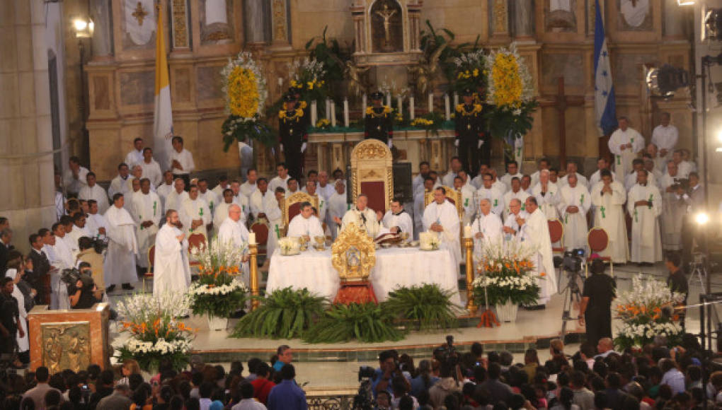 Cardenal pide a fieles sentirse orgullosos de ser hondureños