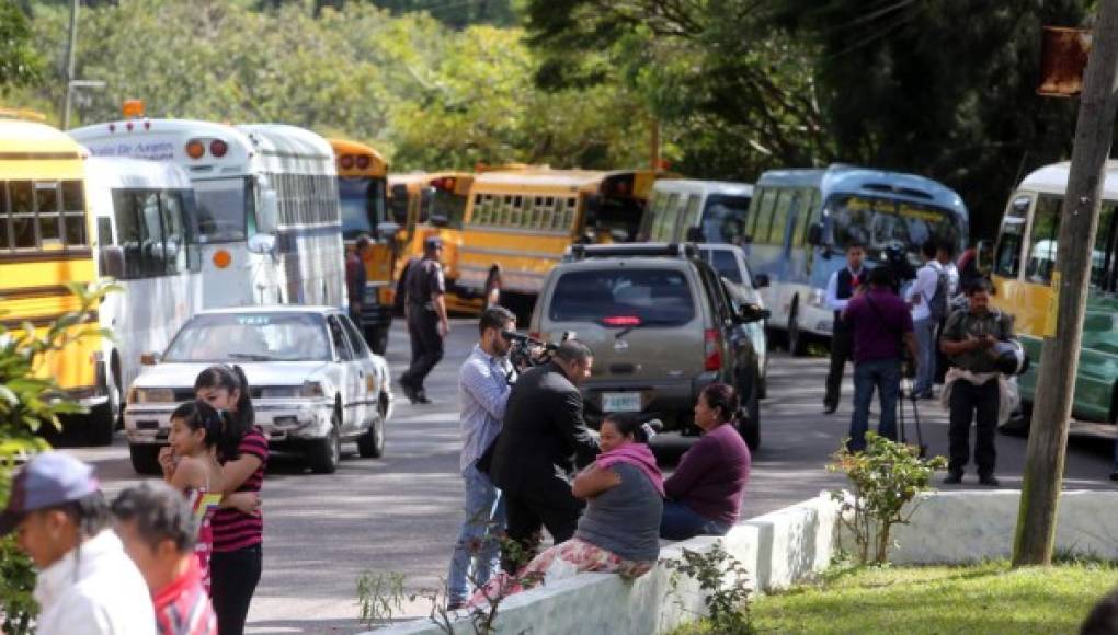 Transportistas pierden ingresos de tres días para pagar extorsiones