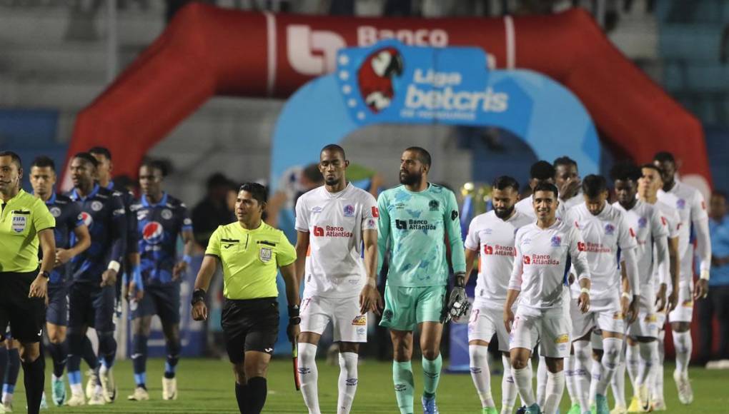 Olimpia y Motagua protagonizaron uno de los mejores clásicos que se recuerden en el estadio Nacional Chelato Uclés.