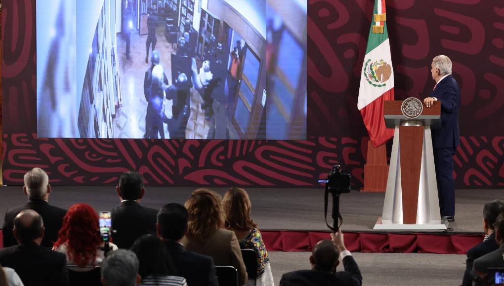 El presidente de México, Andrés Manuel López Obrador, presentó este martes imágenes inéditas del allanamiento de la embajada de México en Ecuador. 