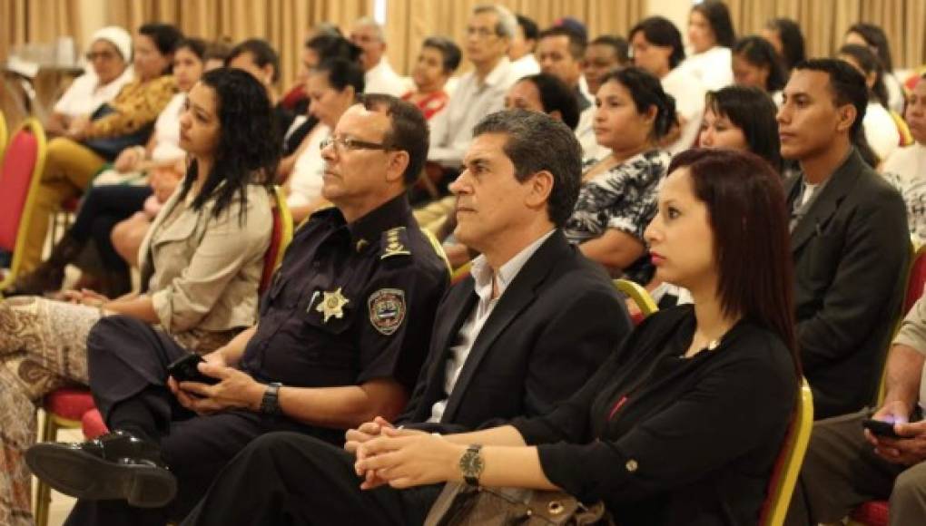 Capacitan a líderes para prevenir conflictos en los barrios y colonias de San Pedro Sula