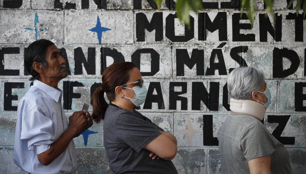 De acuerdo con autoridades de la Policía y del Tribunal Supremo Electoral (TSE), no se registran percances y se espera que la jornada electoral, con una duración de 10 horas, se desarrolle con tranquilidad.