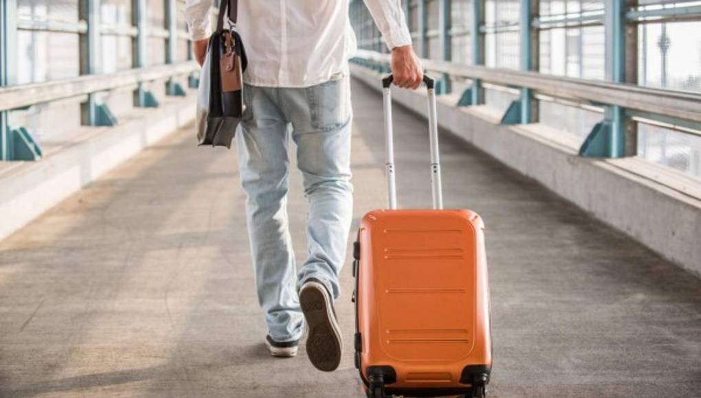 Cómo evitar lesiones por las maletas esta temporada de fiestas de fin de año