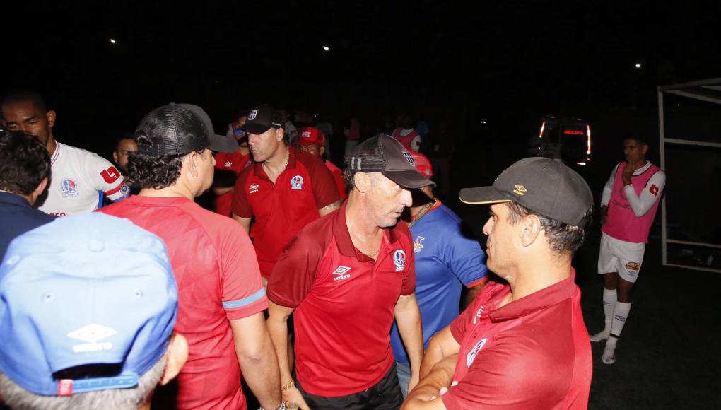 Pedro Troglio se marchó molesto.