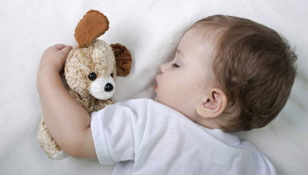 Dormir en el sofá puede ser letal para los bebés