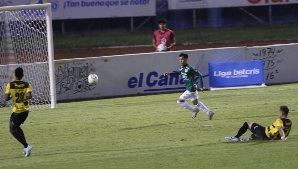 El defensa argentino Sebastián Hernández Le Pors apareció de la nada tras una gran carrera para marcar el definitivo 3-1 del Real España a pase de Jhow Benavídez.