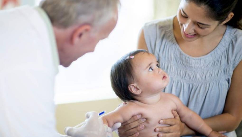 Cómo aliviar el dolor de las vacunas en los bebés