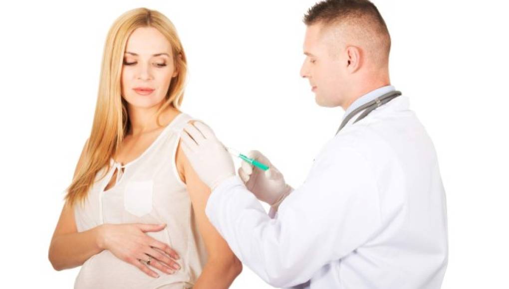 Más mujeres embarazadas se están vacunando contra la gripe, pero se necesita mejorar más