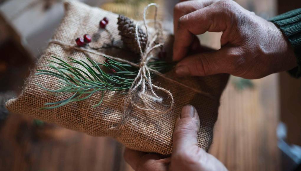 Envuelva sus regalos con creatividad