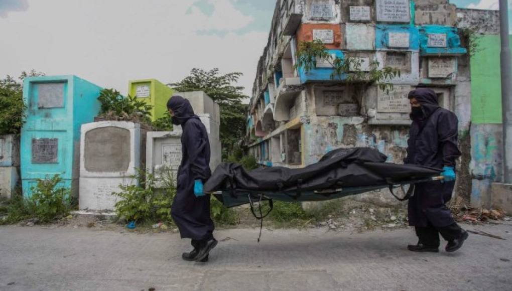 Los muertos de la 'guerra contra la droga' en Filipinas tienen que salir de la tumba