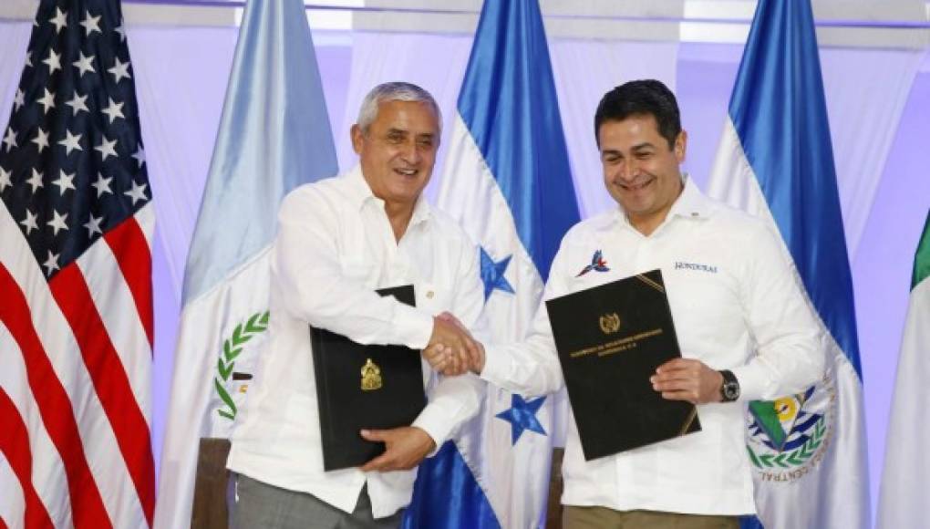 Histórico: Honduras y Guatemala firman para unir aduanas