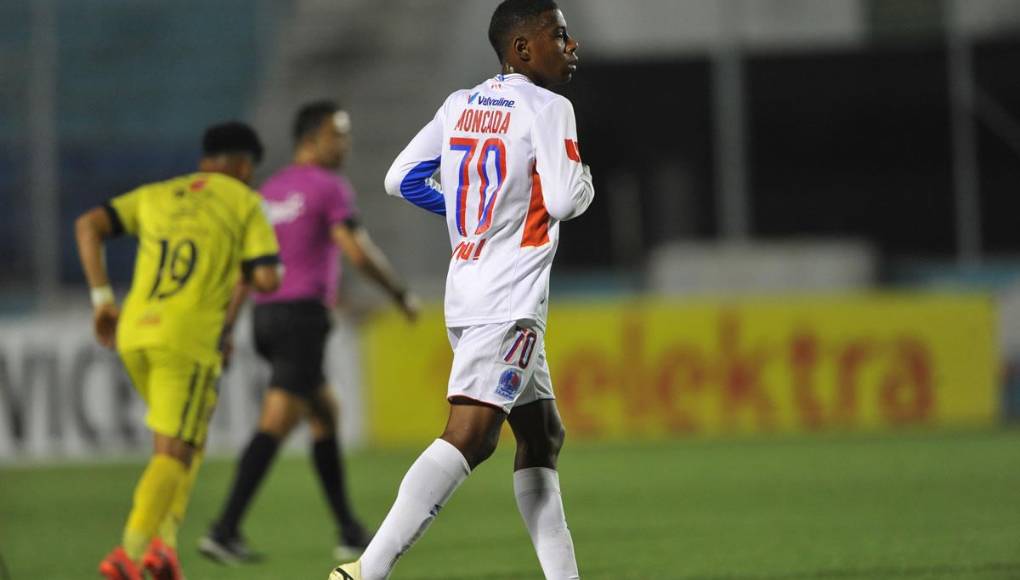 Dereck Moncada, hijo de la leyenda del fútbol hondureño Maynor Figueroa, entró de cambio en el segundo tiempo para jugar unos minutos.