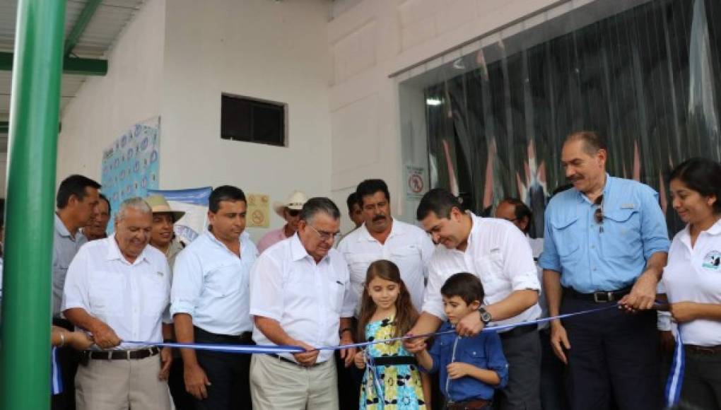 Inauguran una planta procesadora de leche y lanzan el producto en Copán