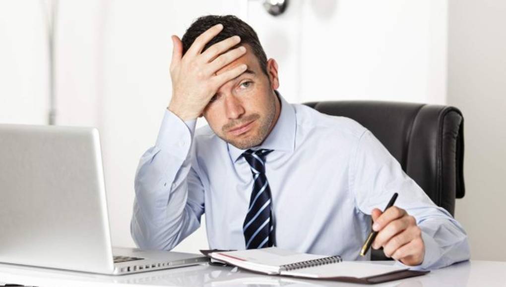 Trabajar mucho puede causar embolia cerebral o ataque al corazón